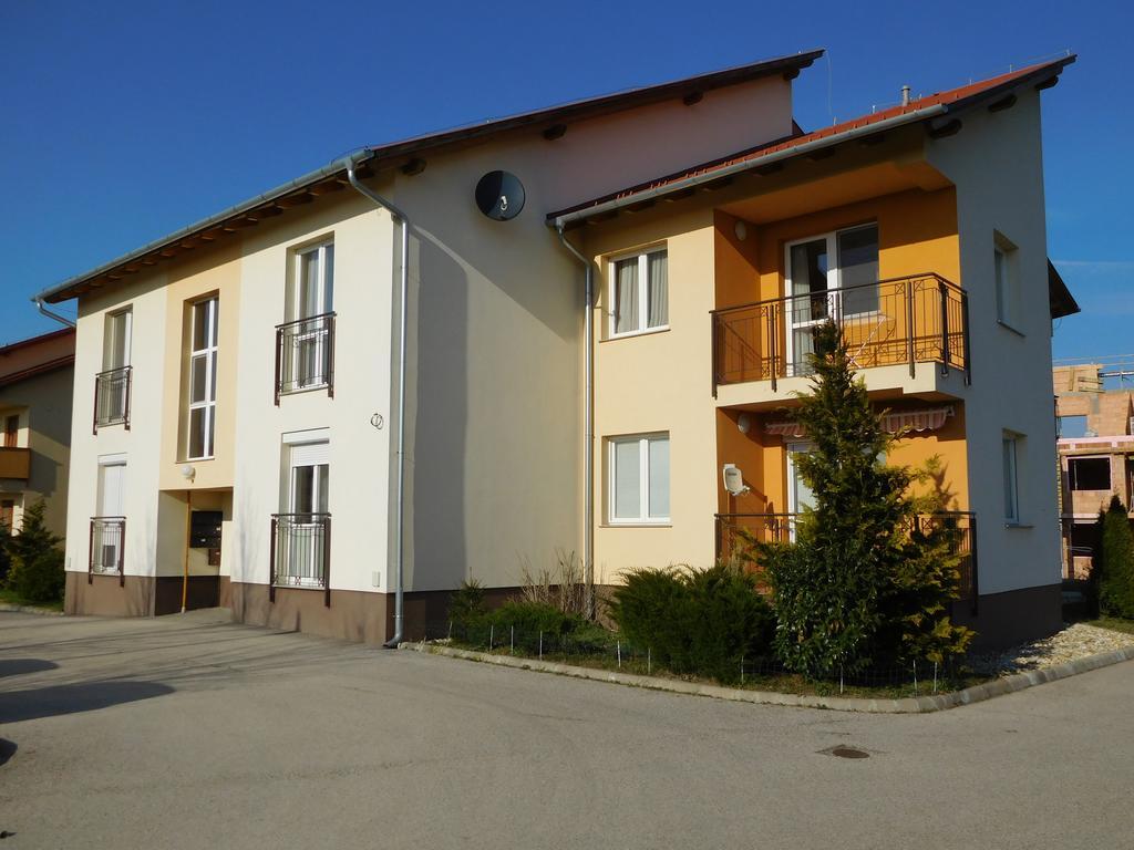 Jade Apartment Hegyko Bagian luar foto