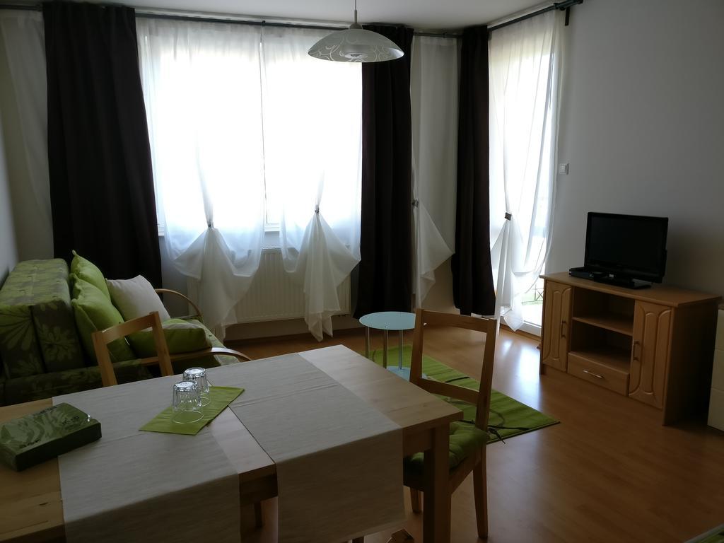 Jade Apartment Hegyko Bagian luar foto